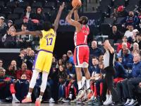 开云下载-快船赛季首胜灰熊，莱昂纳德28分砍最高