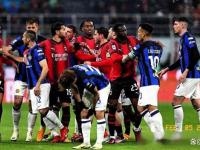 开云APP-冠军防守失误频频，比分胜负悬念丛生