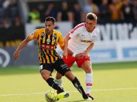 开云体育登录-瑞典队实力强劲晋级国际足球赛八强