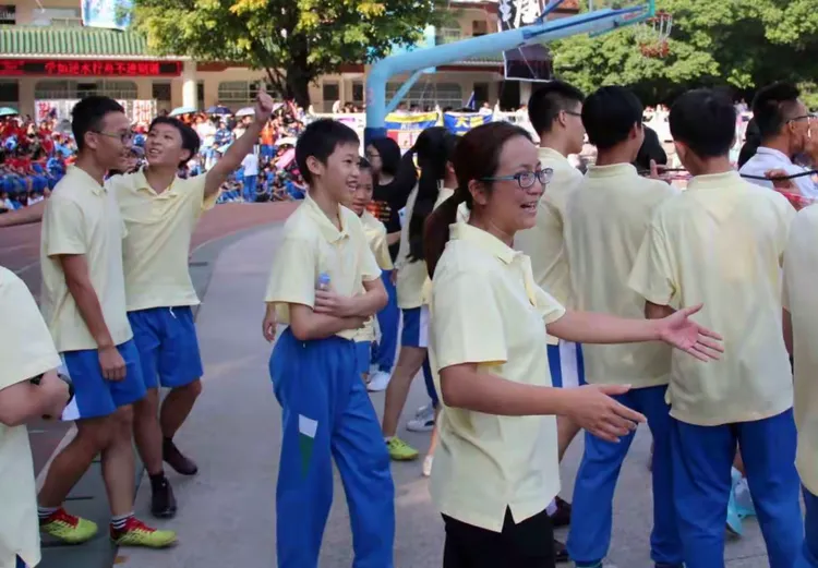 战胜对手展现心态顽强胜利拥抱自信