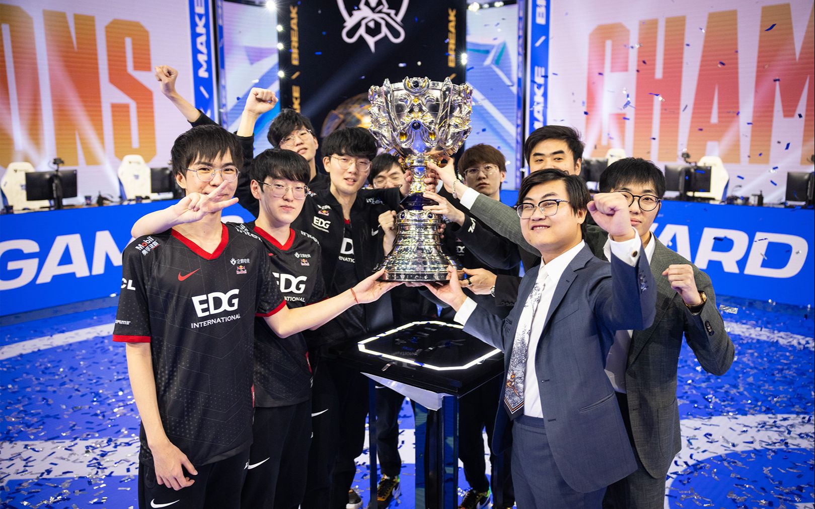 关于最终比赛冠军产生，选手表现突出取得胜利的信息