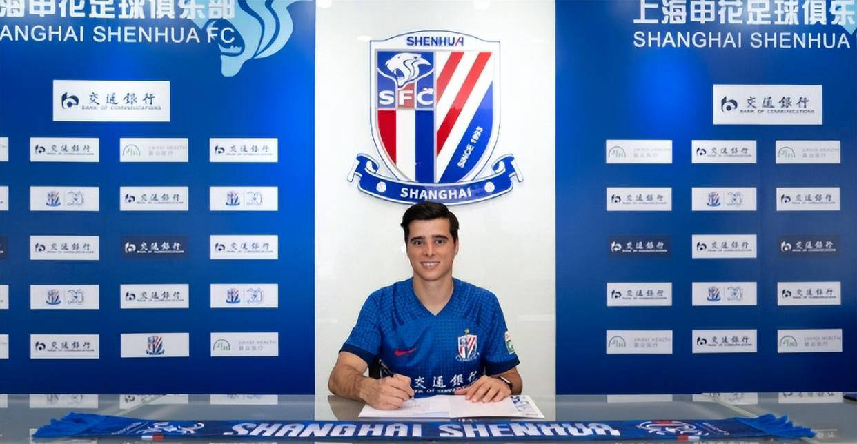 联赛中的球员逐渐融入球队体系，默契十足