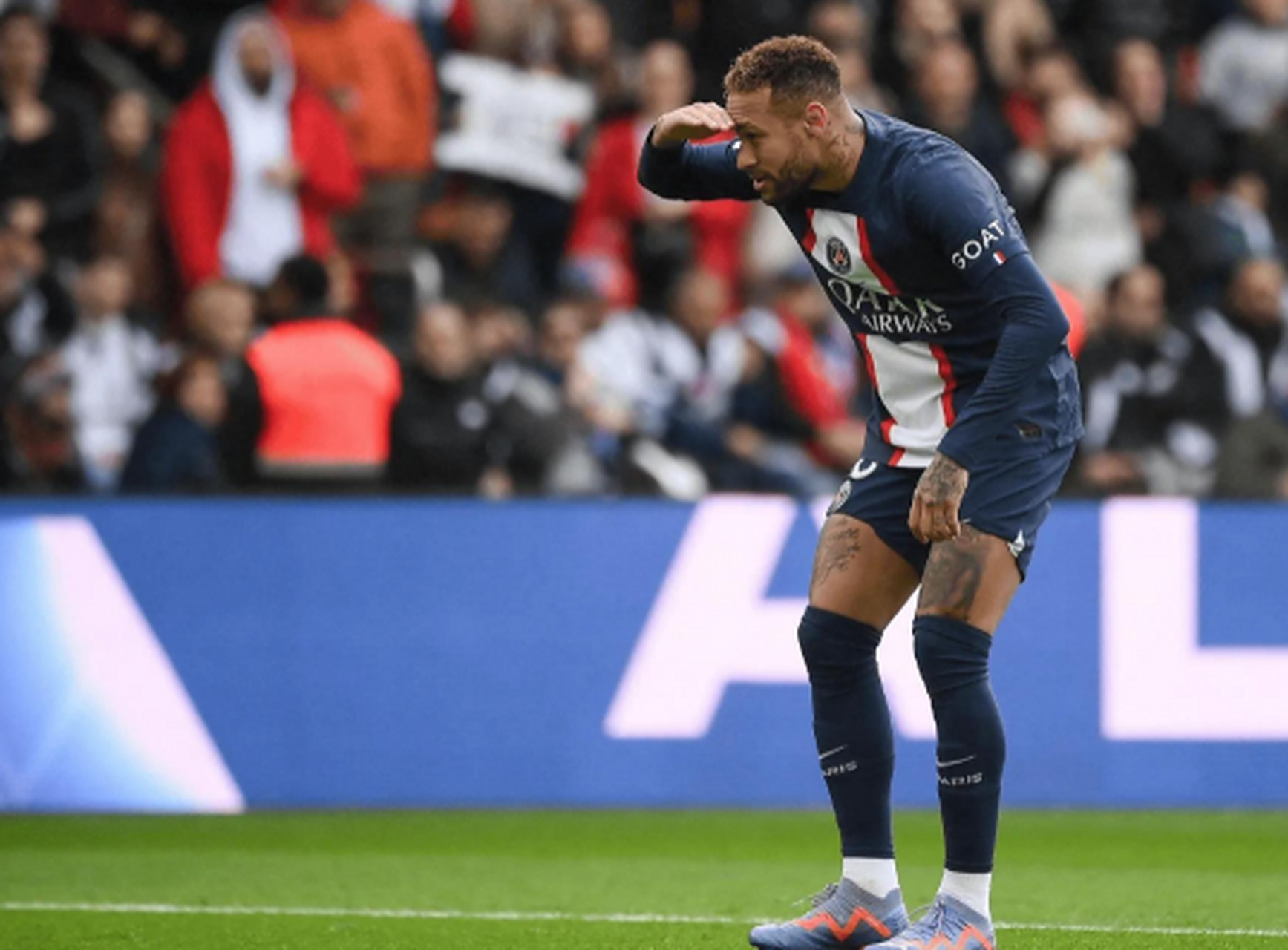 包含里昂客场战胜巴黎圣日耳曼领头羊不可战胜的词条