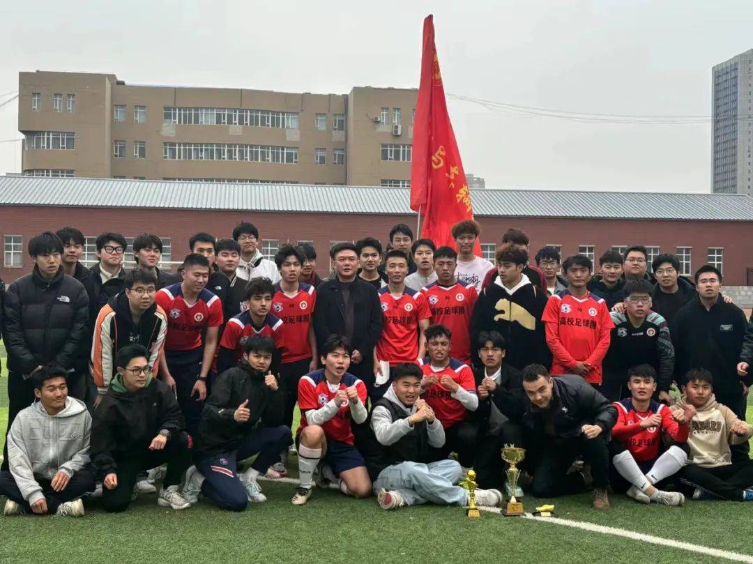 比赛中流畅的配合，轻松获得胜利