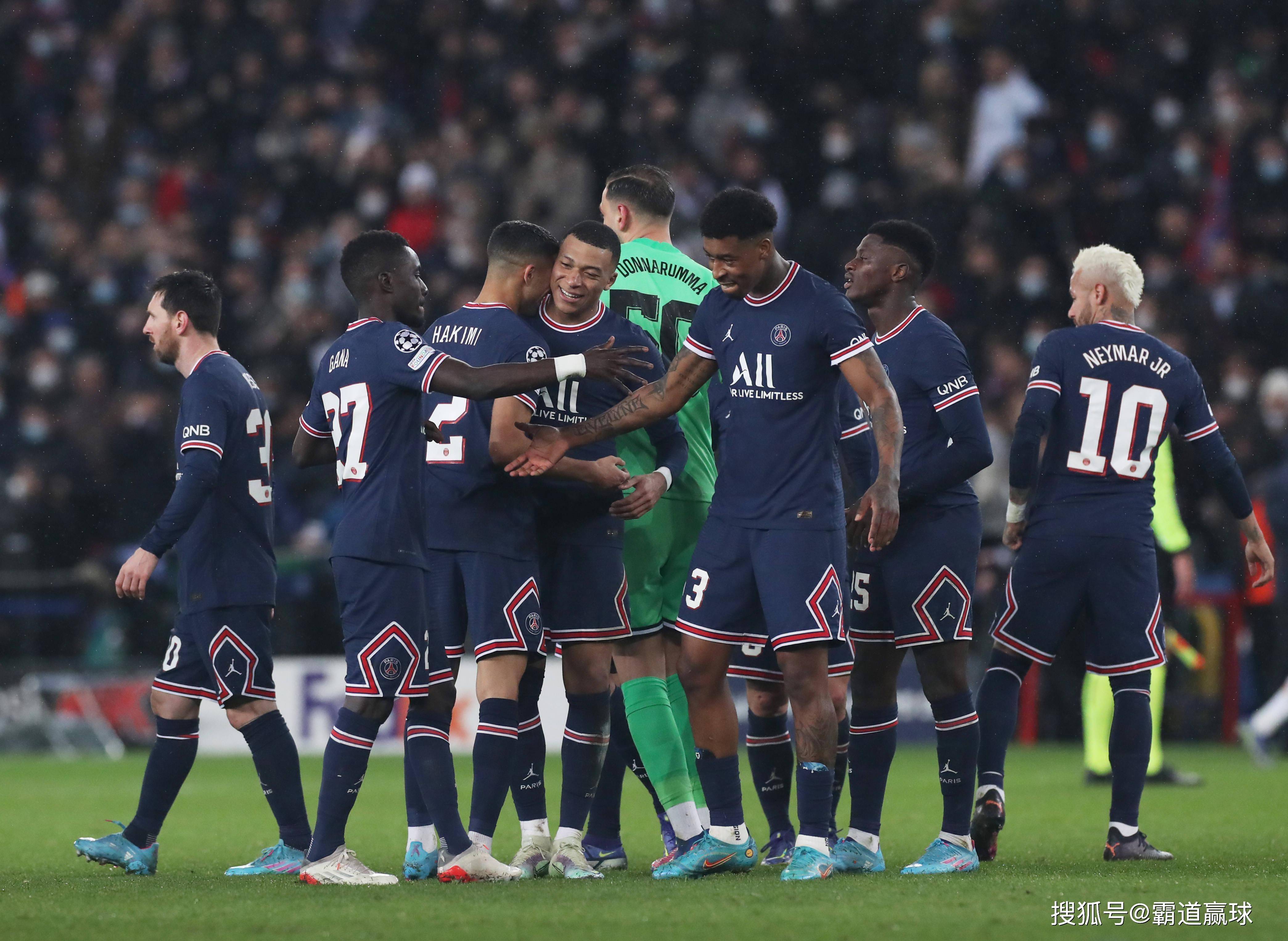 即将结束的比赛中球队争分夺秒