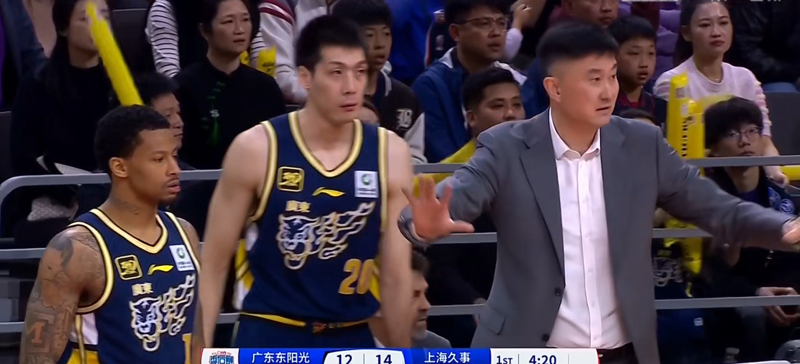 引人注目的强队遭遇劲敌,比分胶着激烈对攻! 引人注目的强队遭遇劲敌,比分胶着激烈对攻!