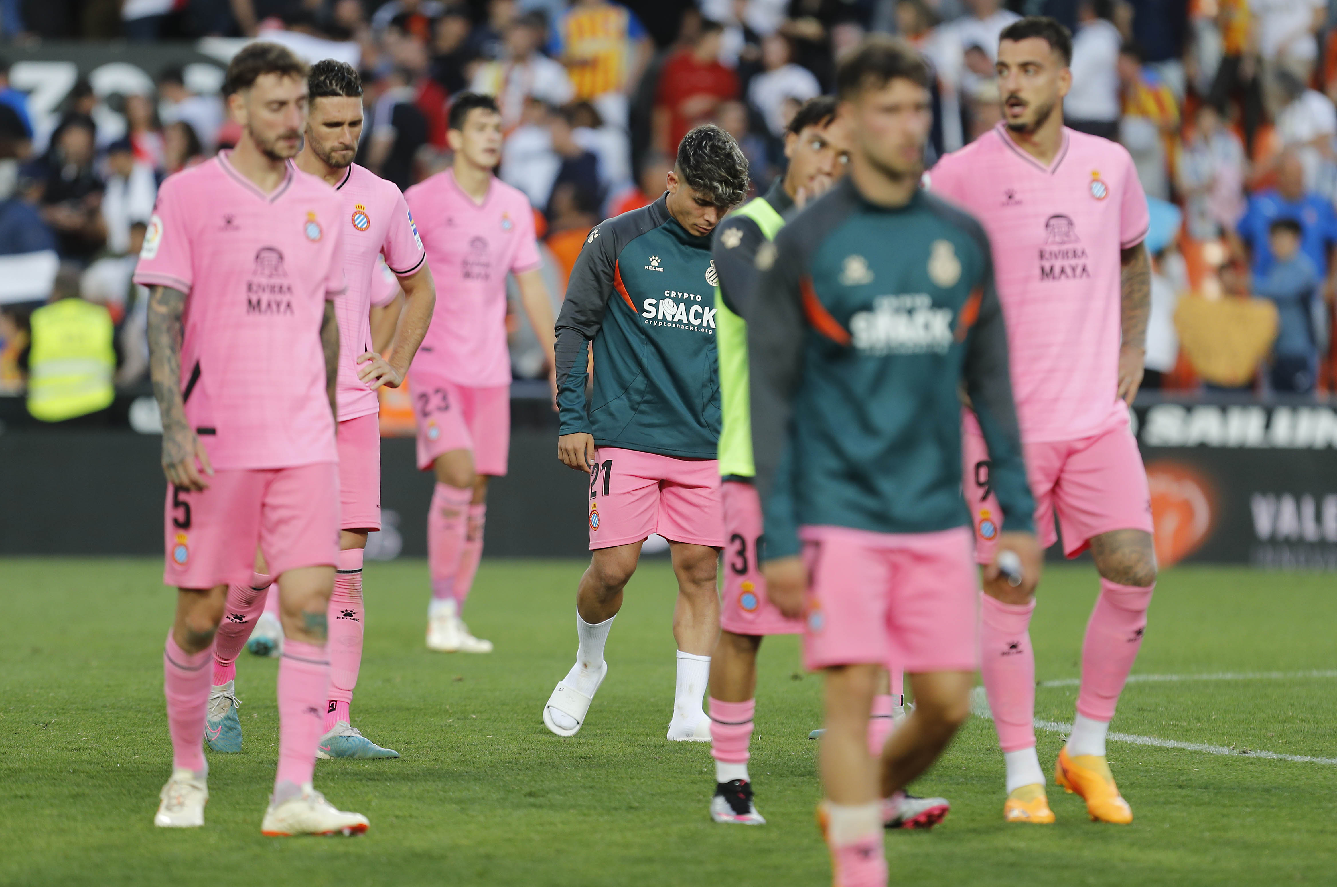 关于瓦伦西亚遭遇重创，保级形势严峻的信息