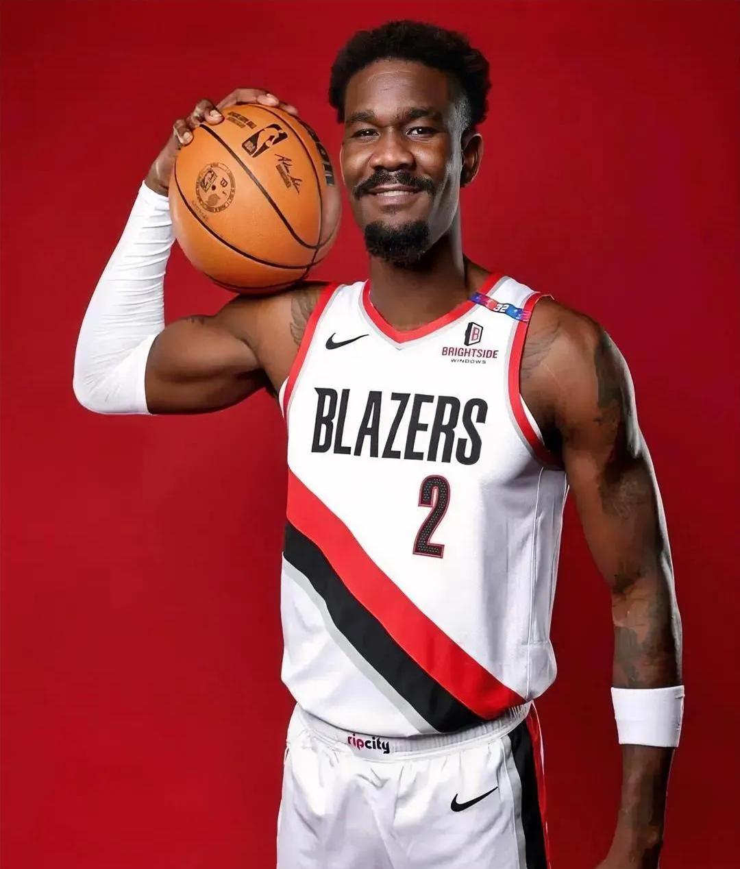 76人惨败太阳，艾顿32+10