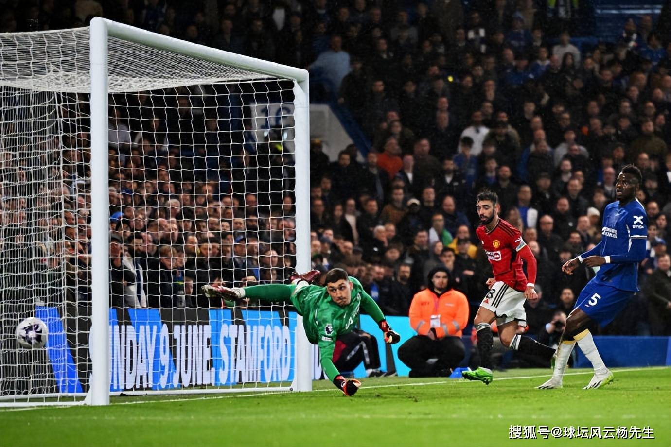 曼联逆转切尔西，重返英超前四