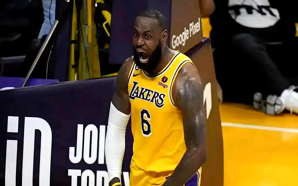 开拓者再胜湖人，继续保持领先优势