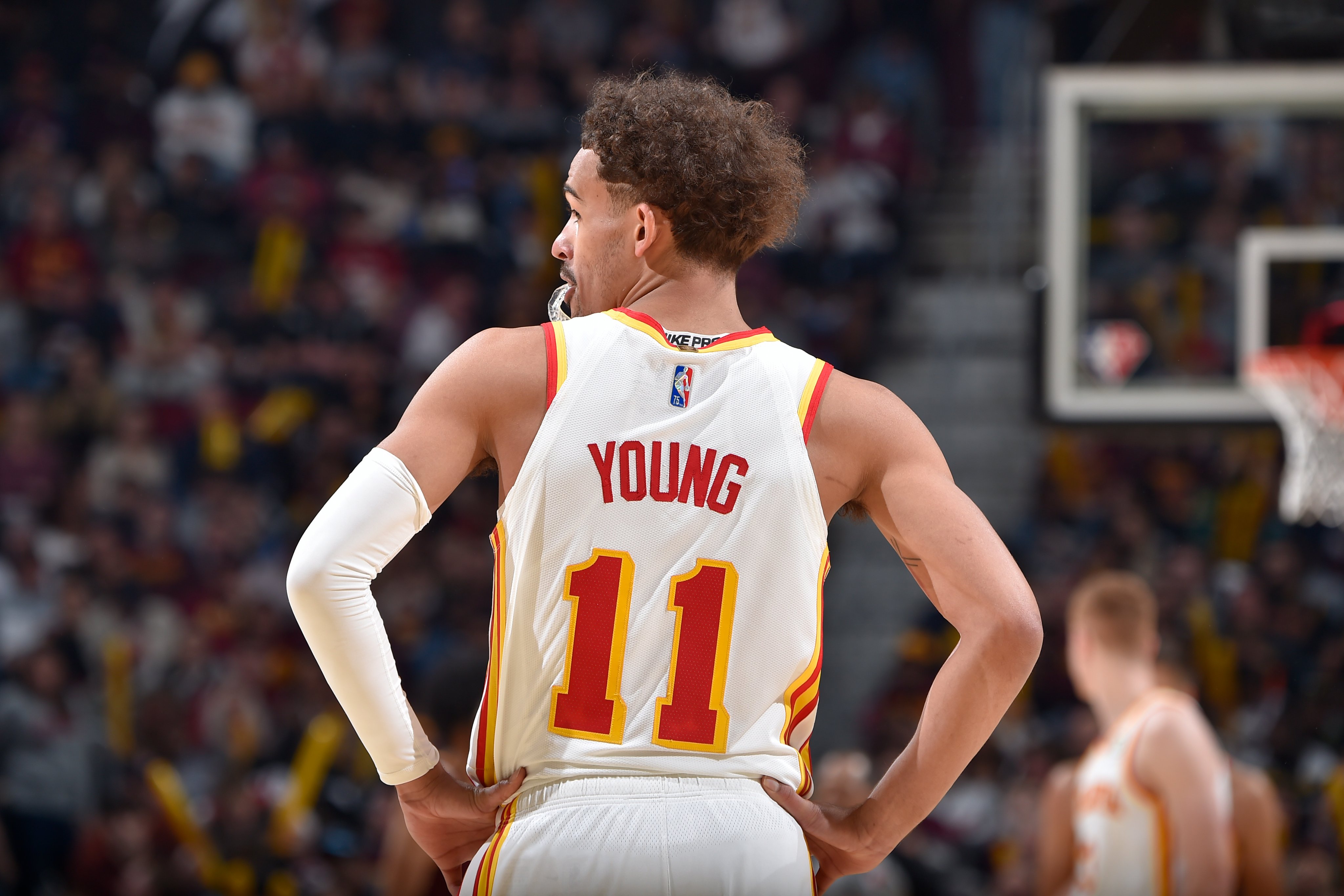 老鹰绝杀篮网,特雷·杨全场高效表现 老鹰绝杀篮网,特雷·杨全场高效表现