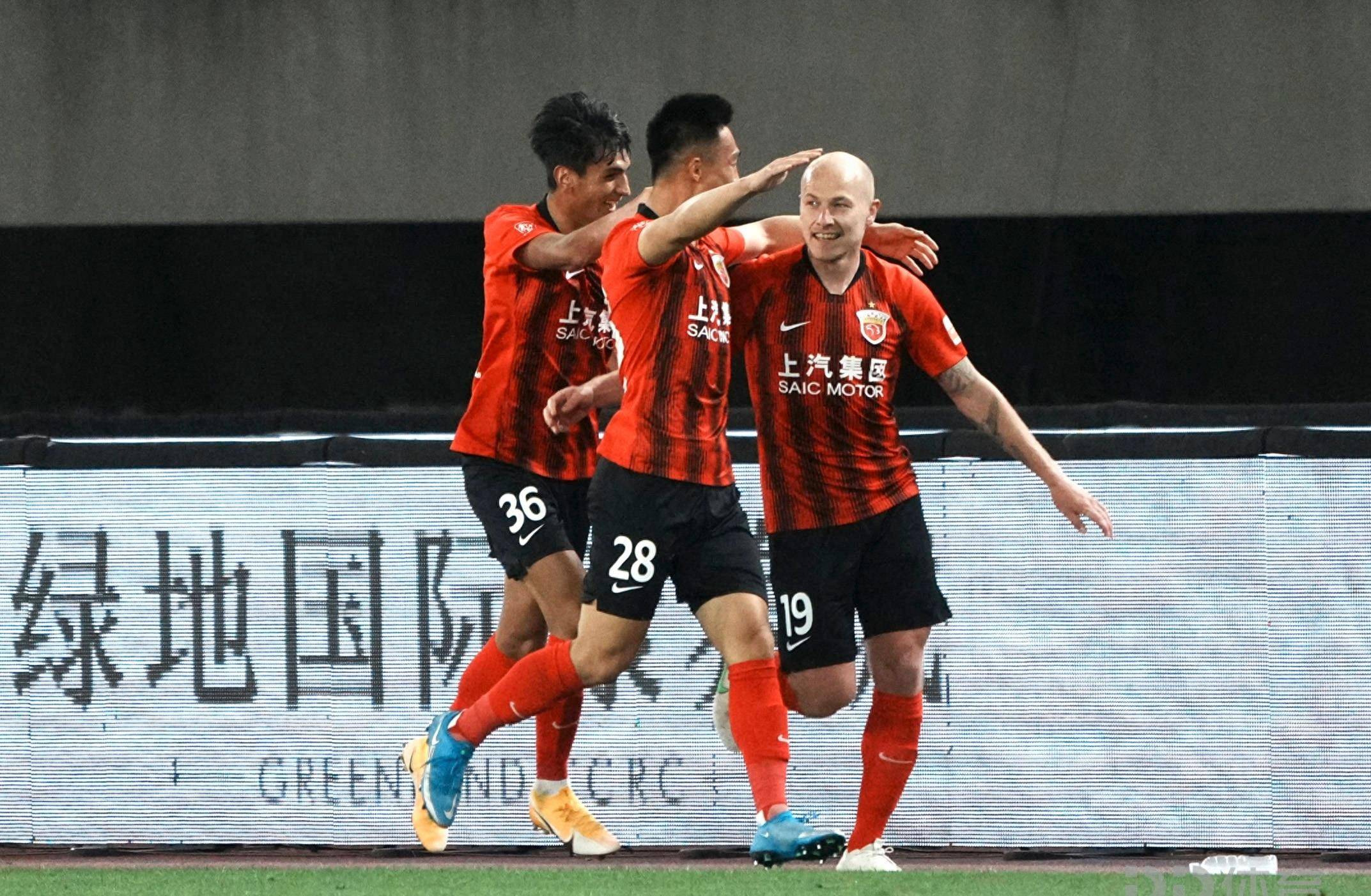 关于上海上港在中超联赛中获得惊险胜利的信息