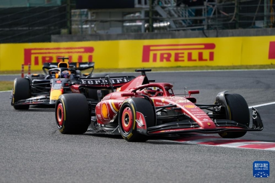 关于梅赛德斯力克索伯车队，佩雷兹点燃赛场的信息